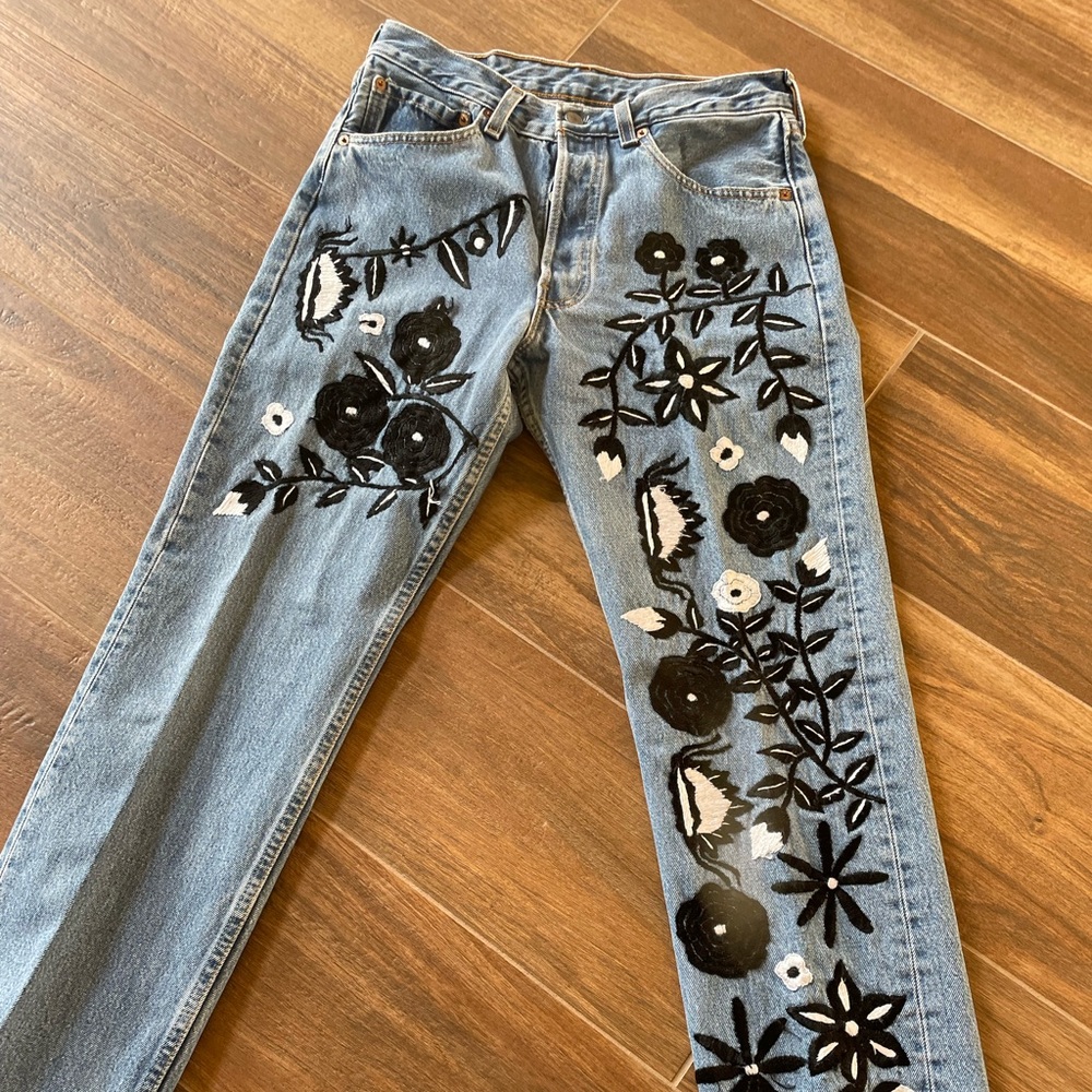 Levi jeans with embroidered legs